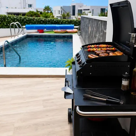 Modern 2br Private Heated Pool, Bbq, Aircon In Costa Adeje By Aqua Vista Tenerife Villa