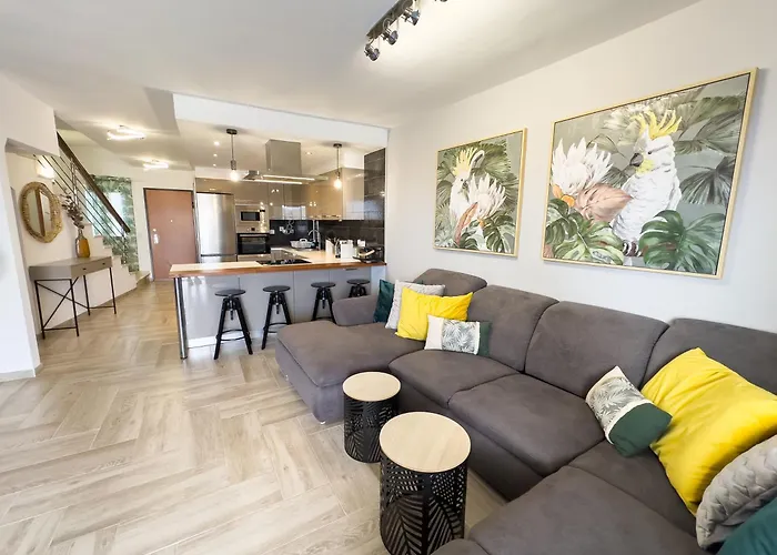 Tranquil 2br Private Heated Pool With Ocean Views & Cinema